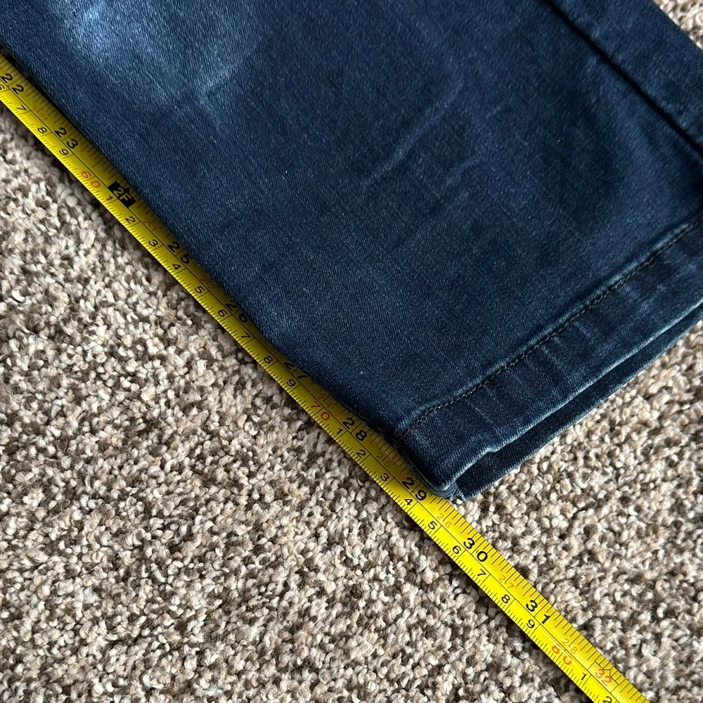 Mugsy Men's Relaxed Fit Stretch Jeans in Deep Blue - Picture 3 of 4